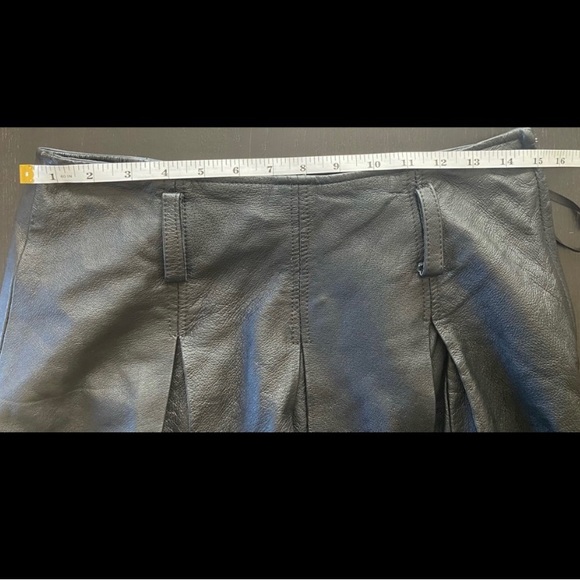 Trend Alert 🖤 Black Leather Pleated Mini Skirt - Picture 6 of 9